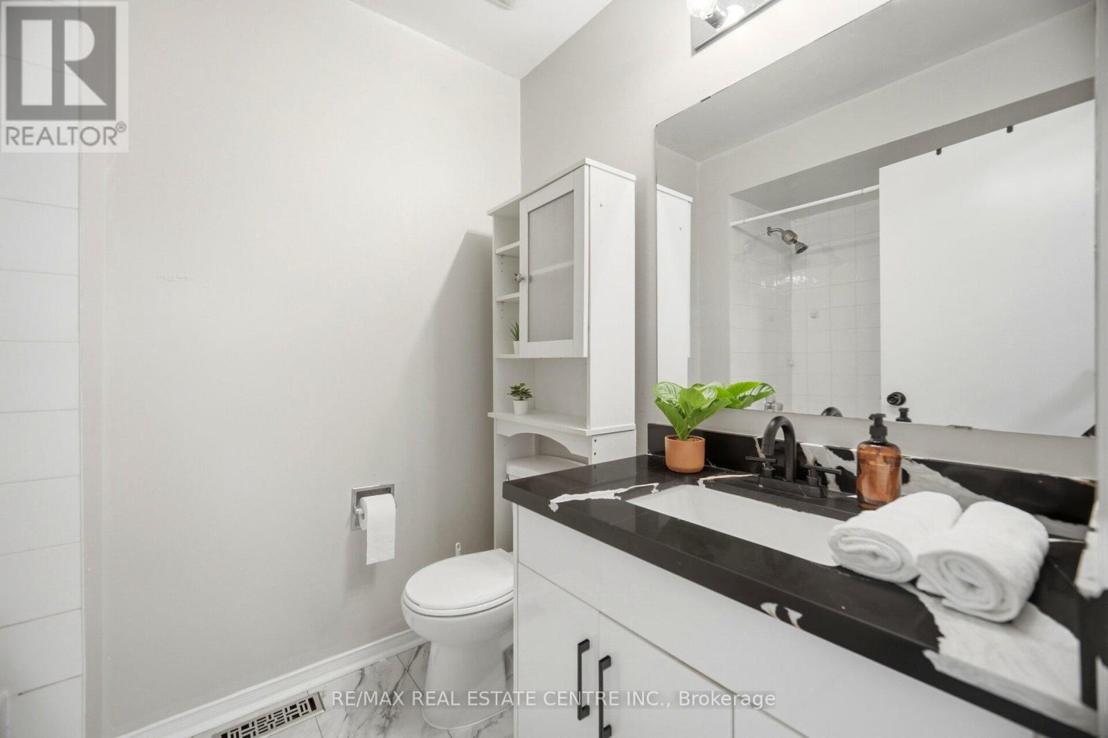 #10B 5865 DALEBROOK CRESCENT - 36