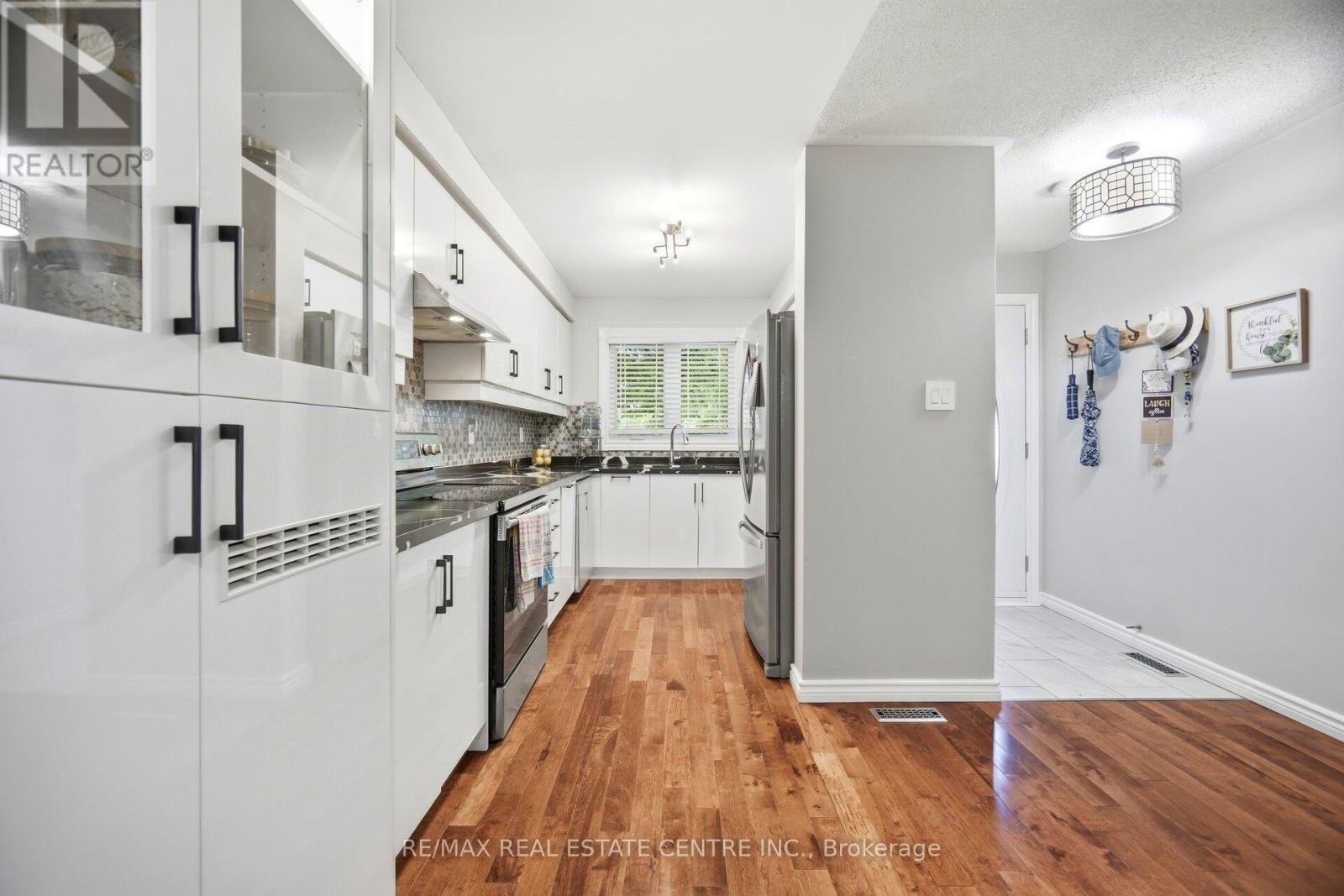 #10B 5865 DALEBROOK CRESCENT - 8