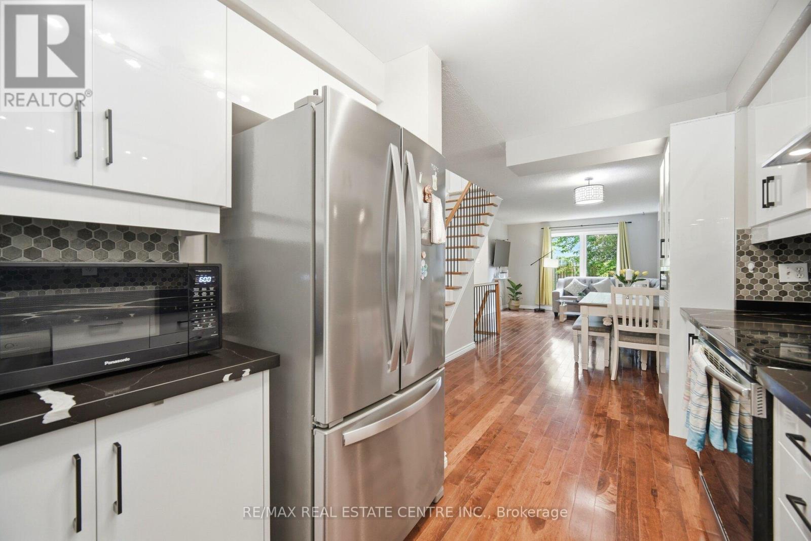 #10B 5865 DALEBROOK CRESCENT - 9