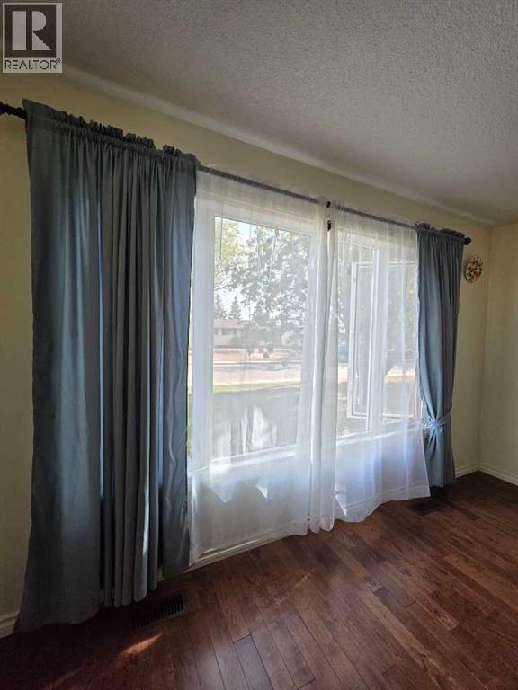 10416 116 Street - 7