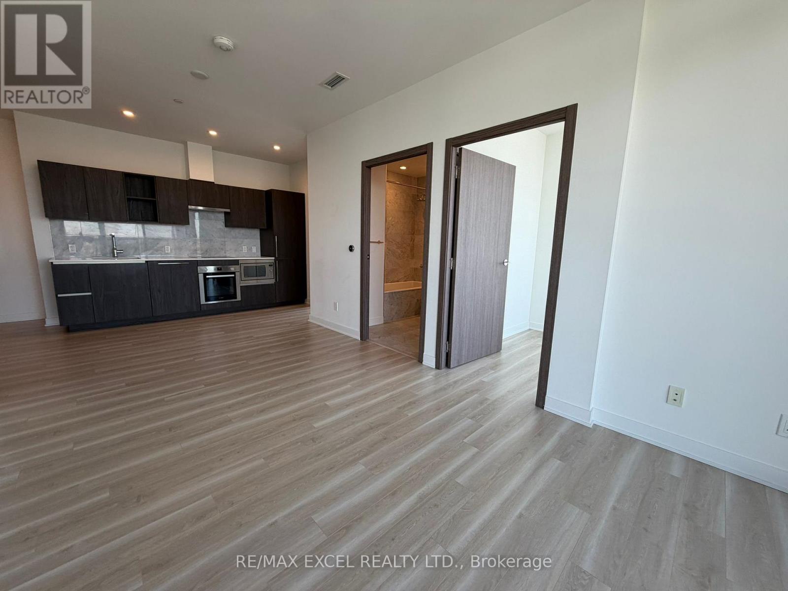 #4606 17 BATHURST STREET - 8