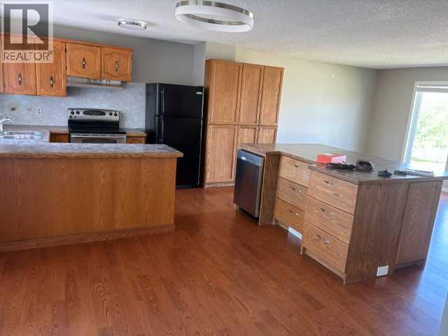 4422 54 Avenue - photo 3
