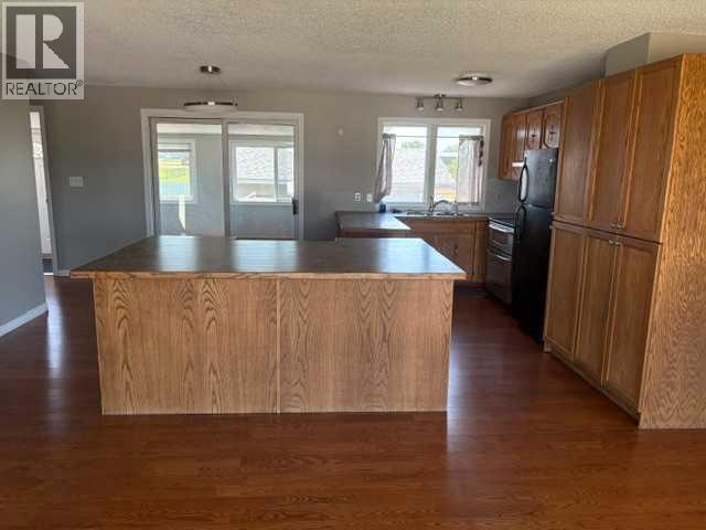 4422 54 Avenue - photo 5