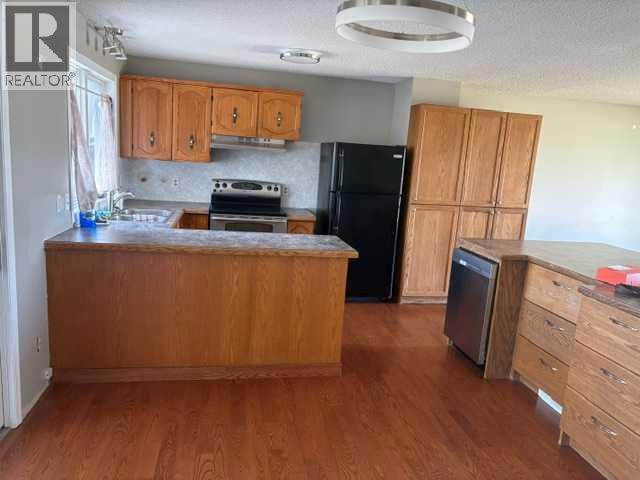 4422 54 Avenue - photo 4
