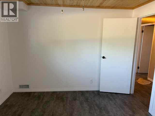 4422 54 Avenue — photo 14