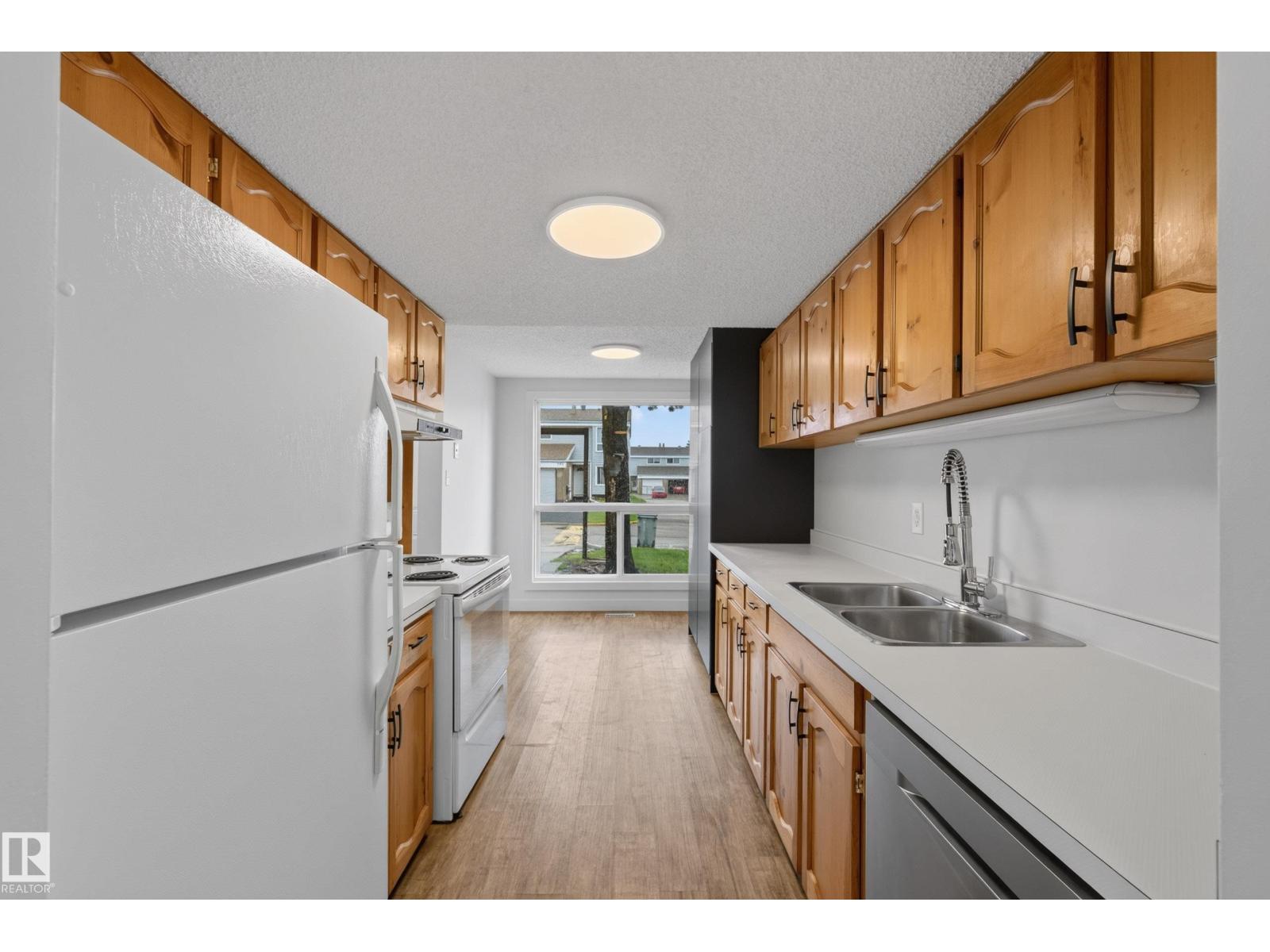 220 Grandin Village — photo 14