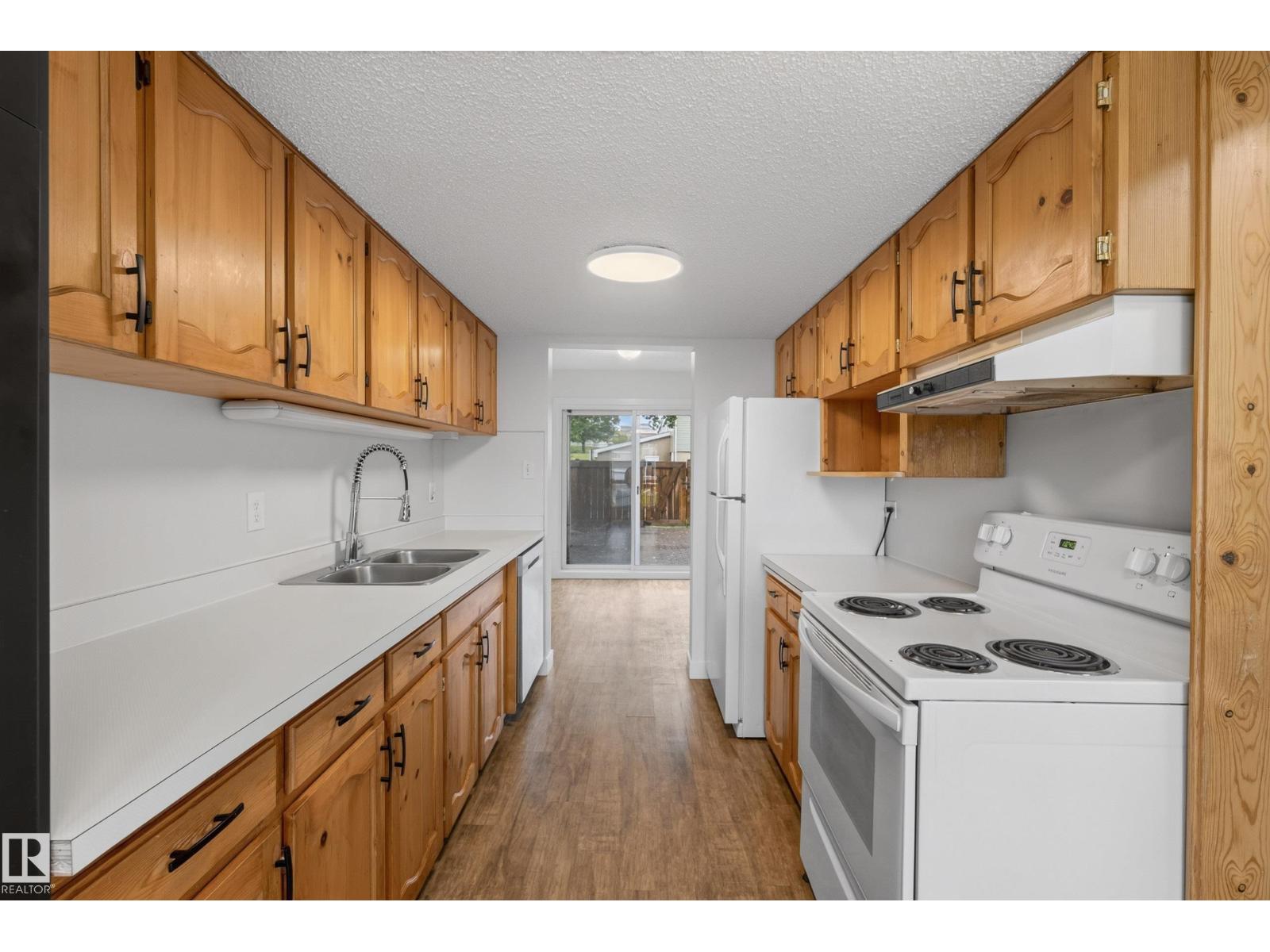 220 Grandin Village — photo 15