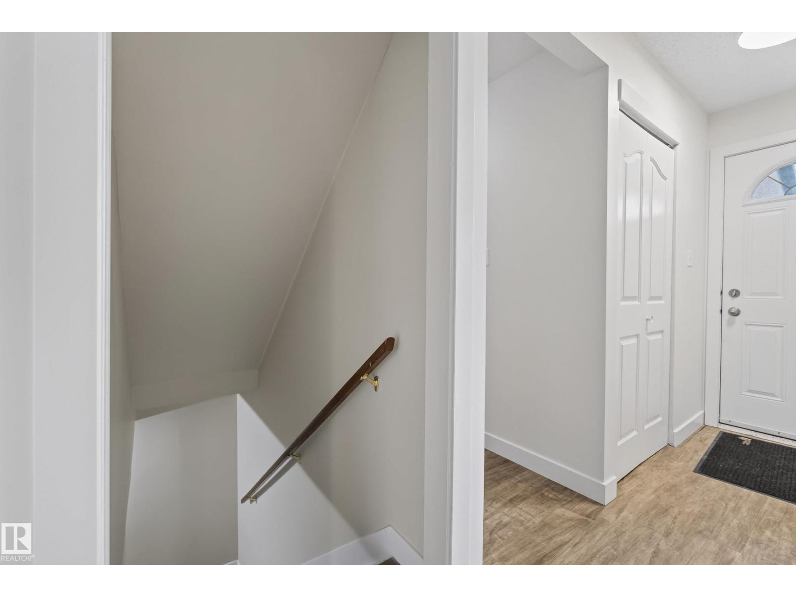 220 Grandin Village — photo 32