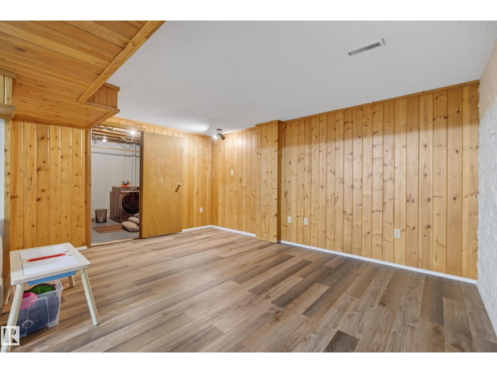 220 Grandin Village — photo 36