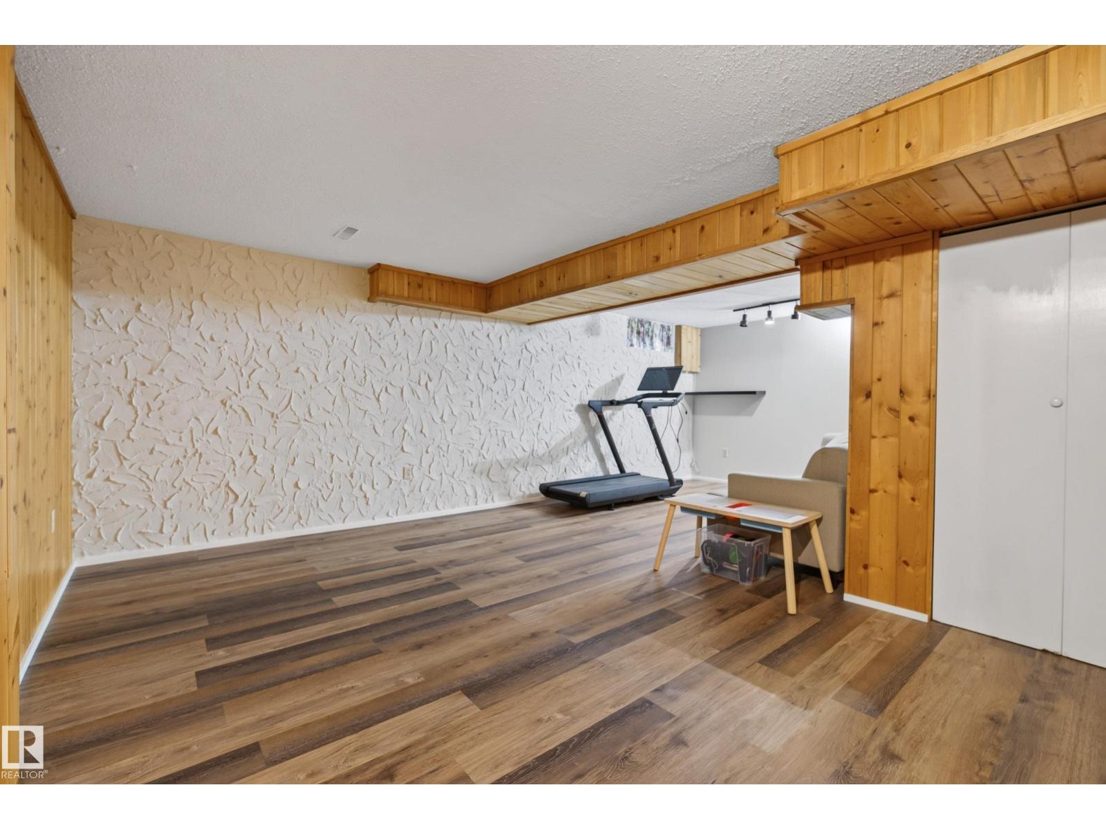 220 Grandin Village — photo 37
