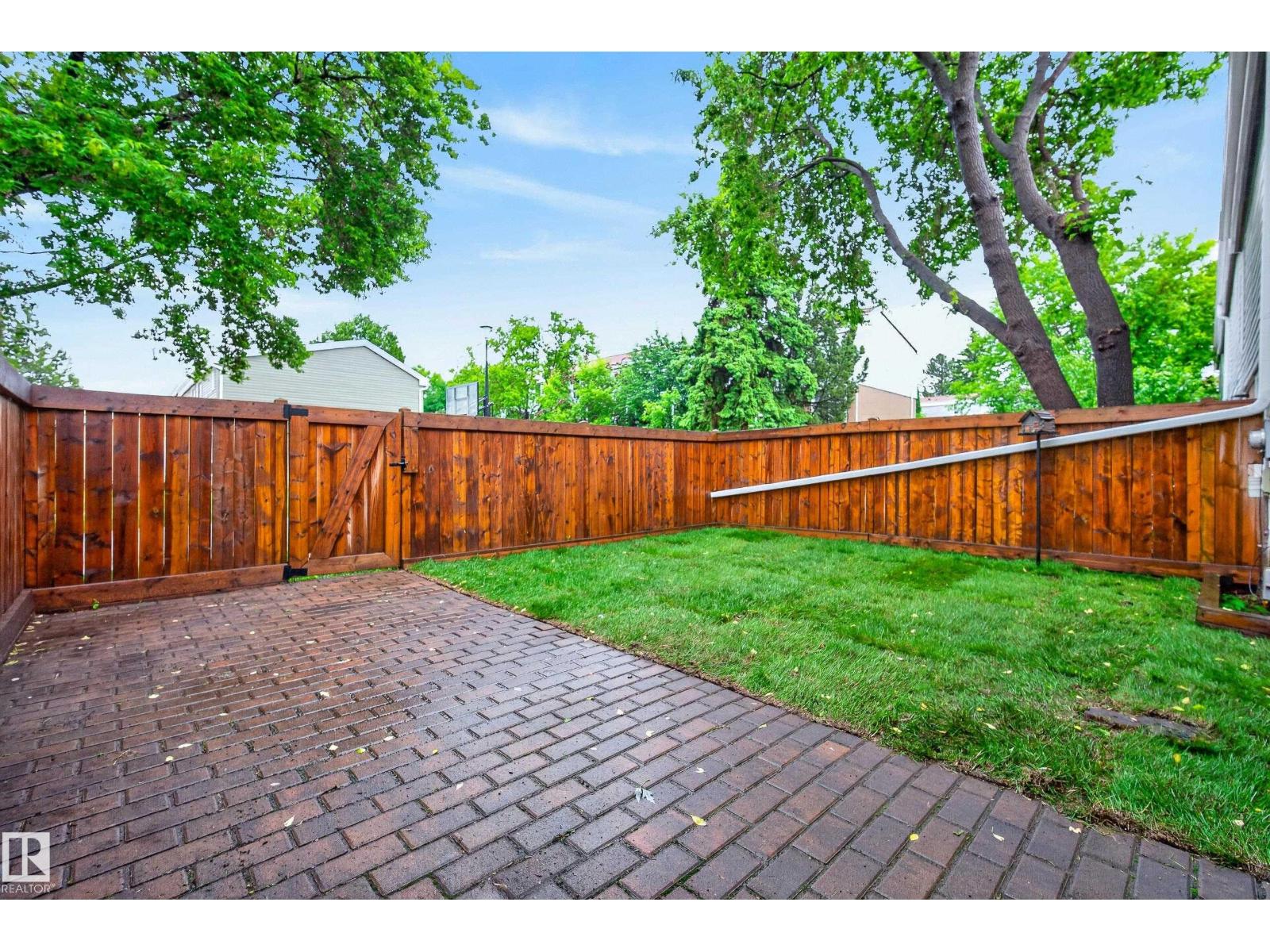 220 Grandin Village — photo 39