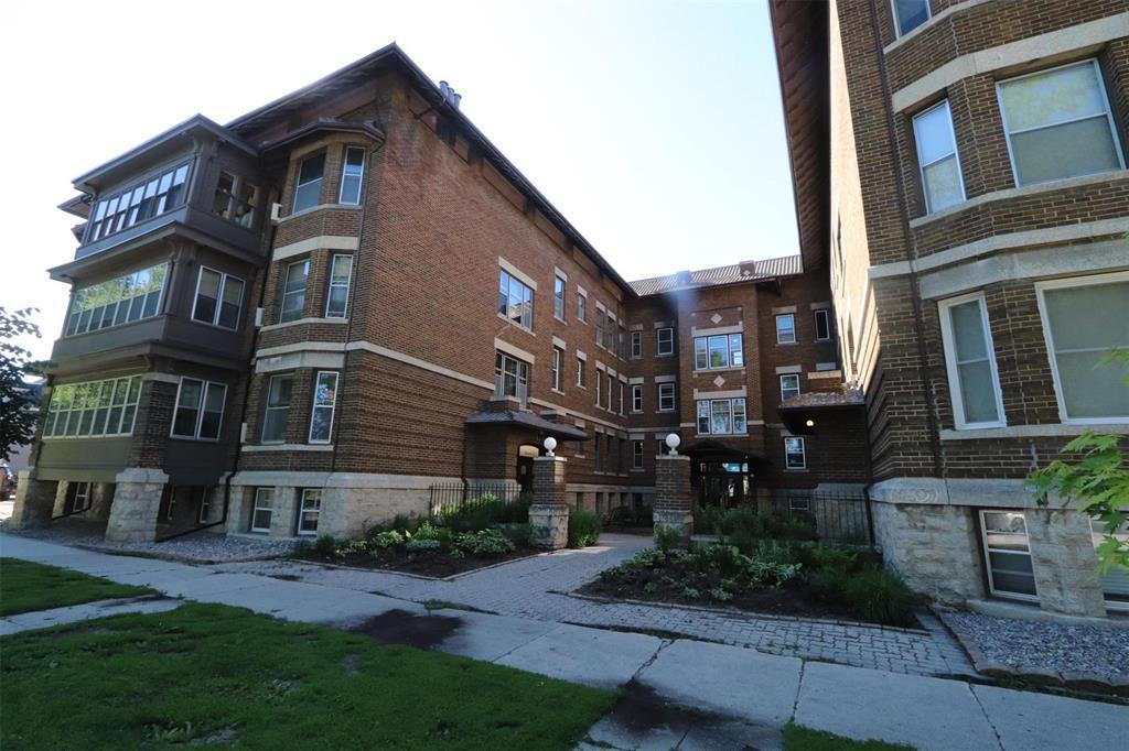 778 McMillan Avenue, Winnipeg, Manitoba, R3M0V6, Winnipeg, Manitoba — photo 1 of 5