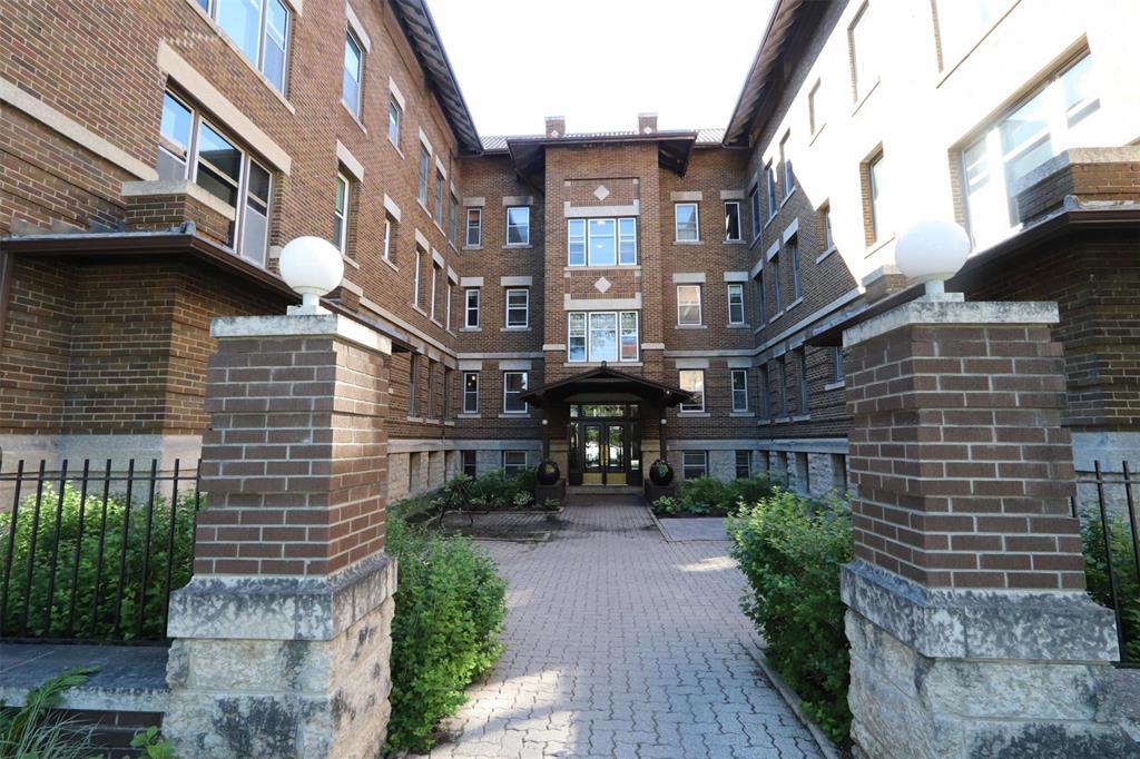 778 McMillan Avenue, Winnipeg, Manitoba, R3M0V6, Winnipeg, Manitoba — photo 3 of 5