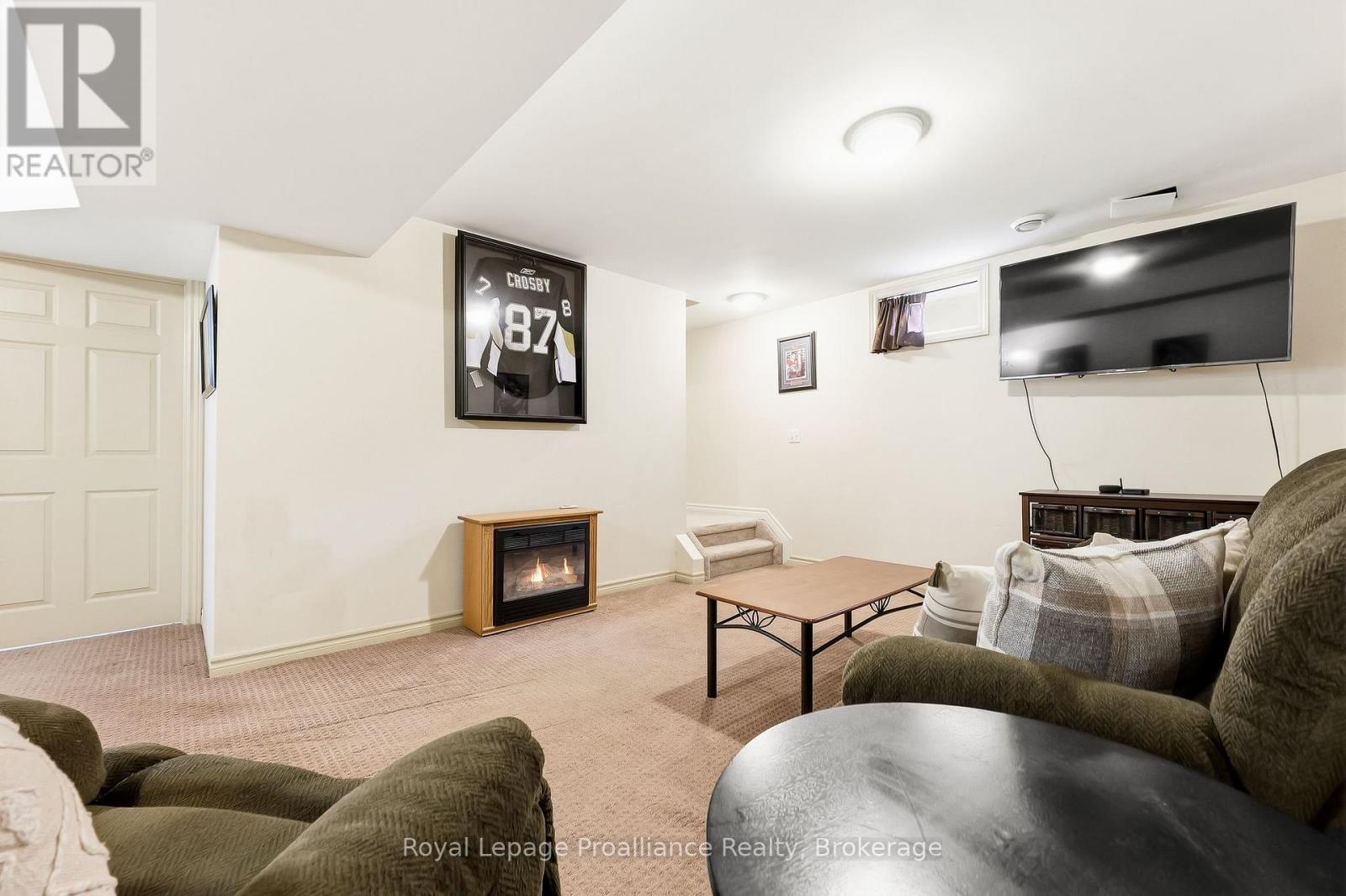 23 EMPIRE BOULEVARD - 33
