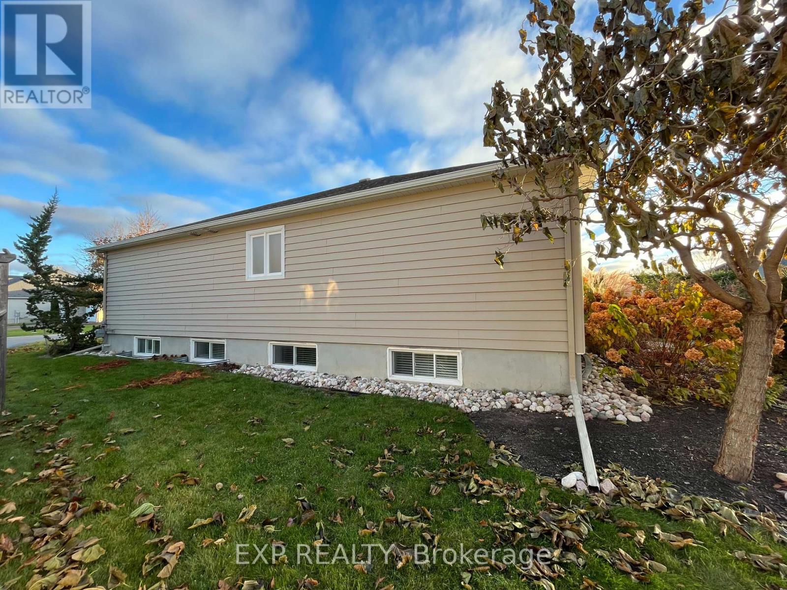 28 SETTLEMENT LANE - 22