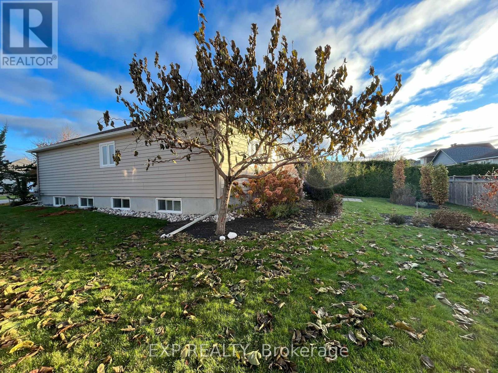 28 SETTLEMENT LANE - 23