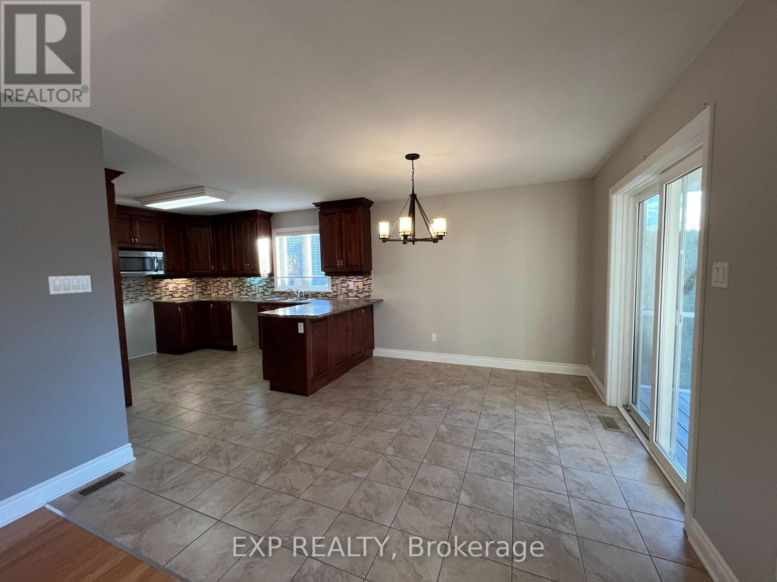 28 SETTLEMENT LANE - 7