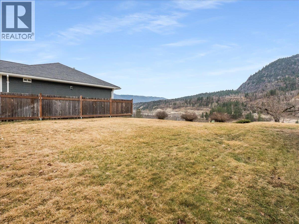 3866 CARNATION Drive - 12