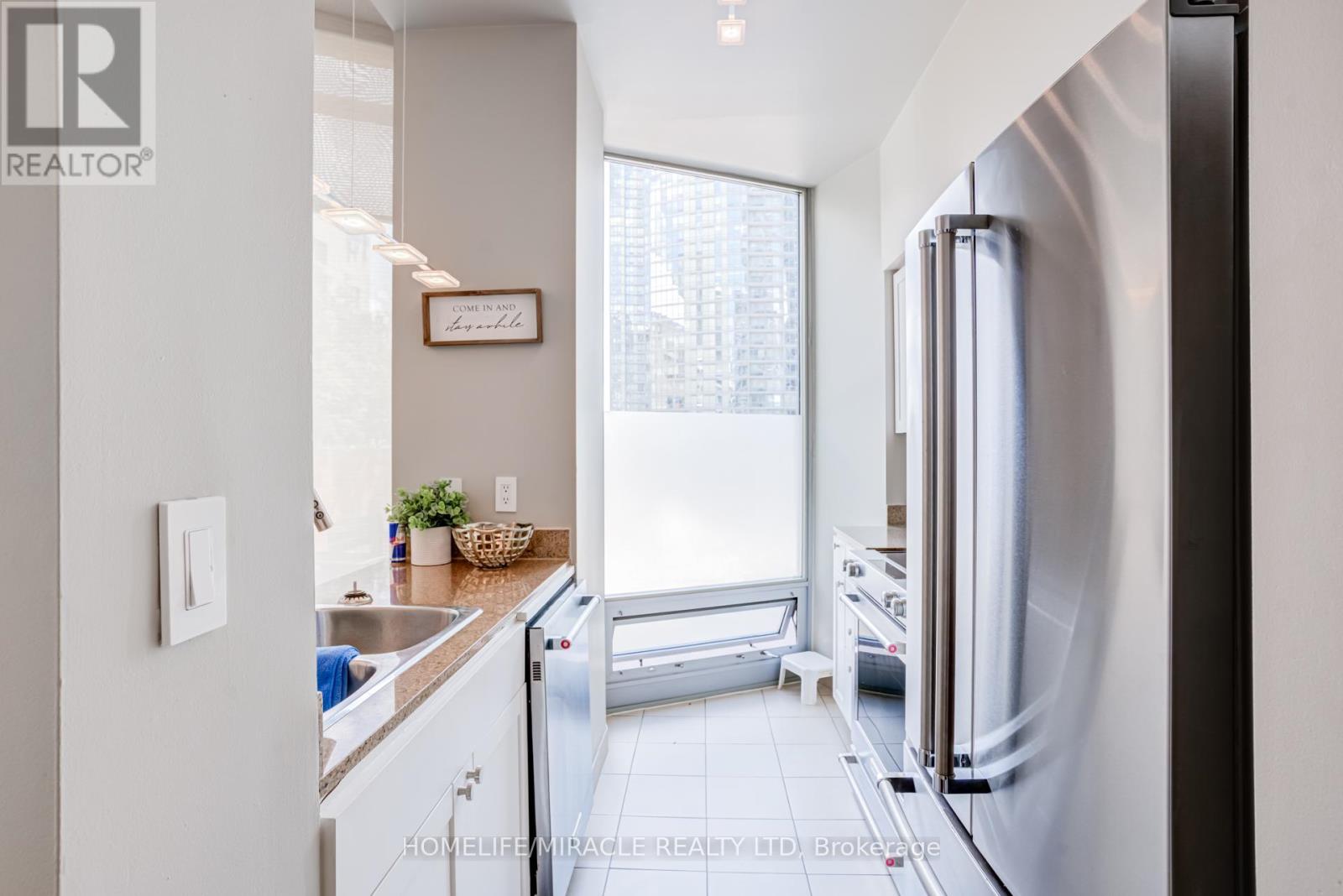 #201 81 NAVY WHARF COURT - 16