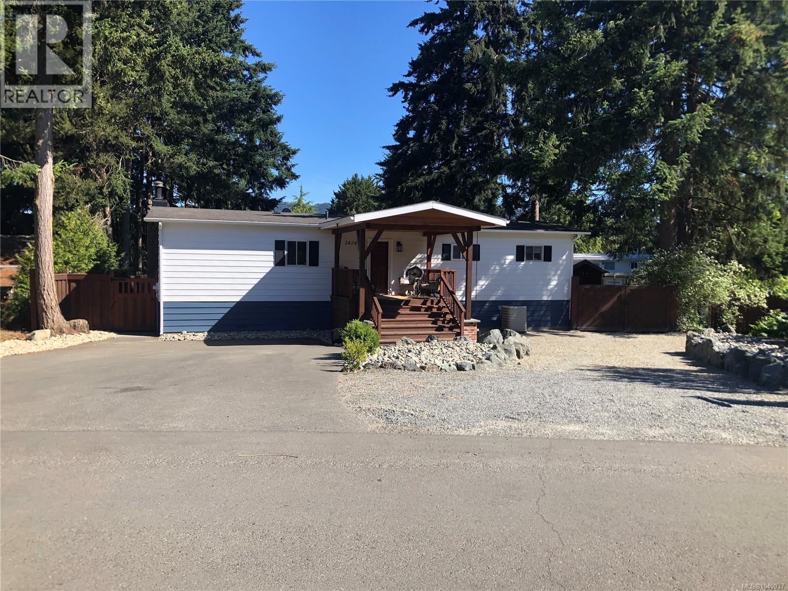 2424 ARMSTRONG Cres - 1