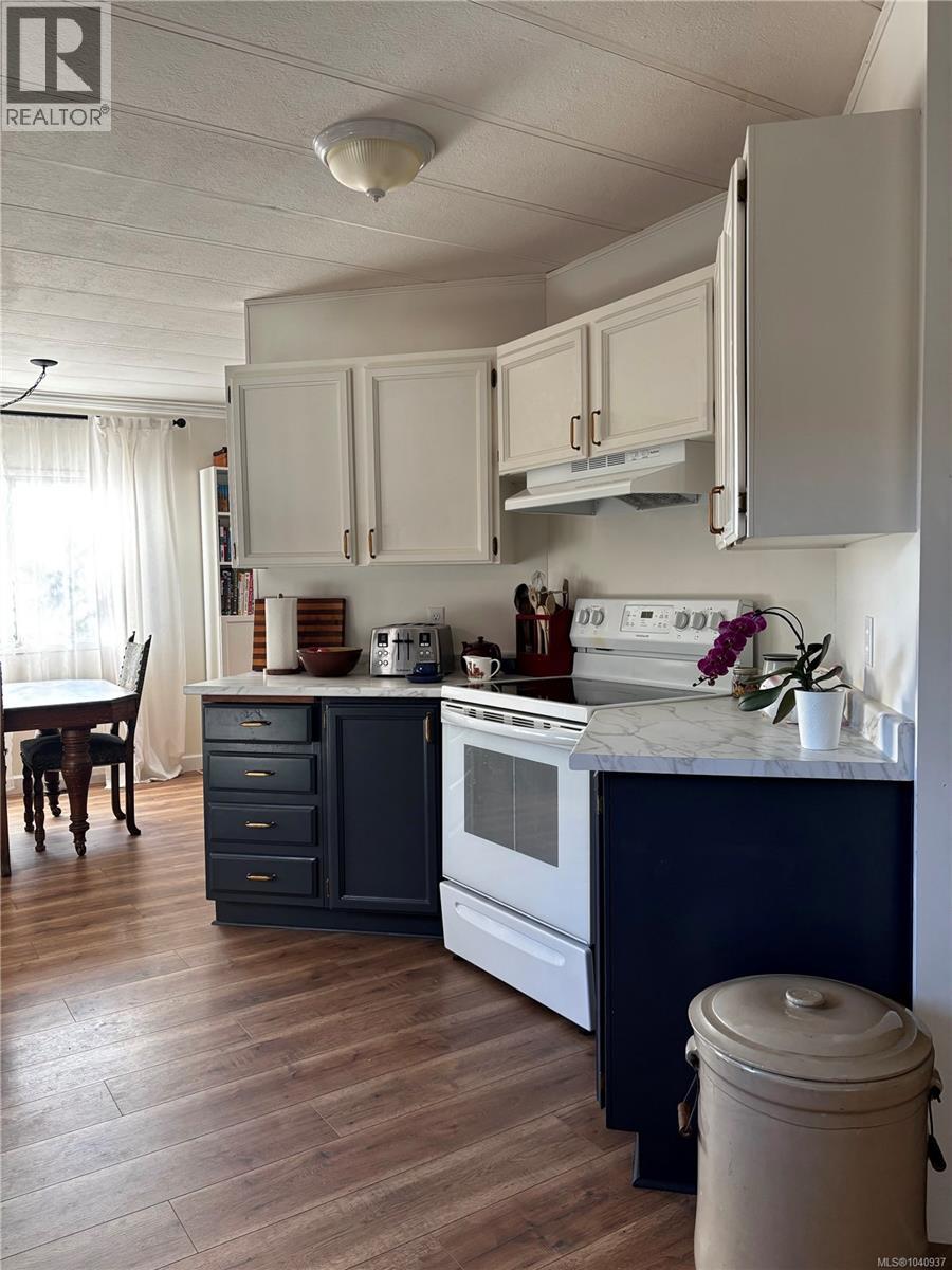 2424 ARMSTRONG Cres - 16