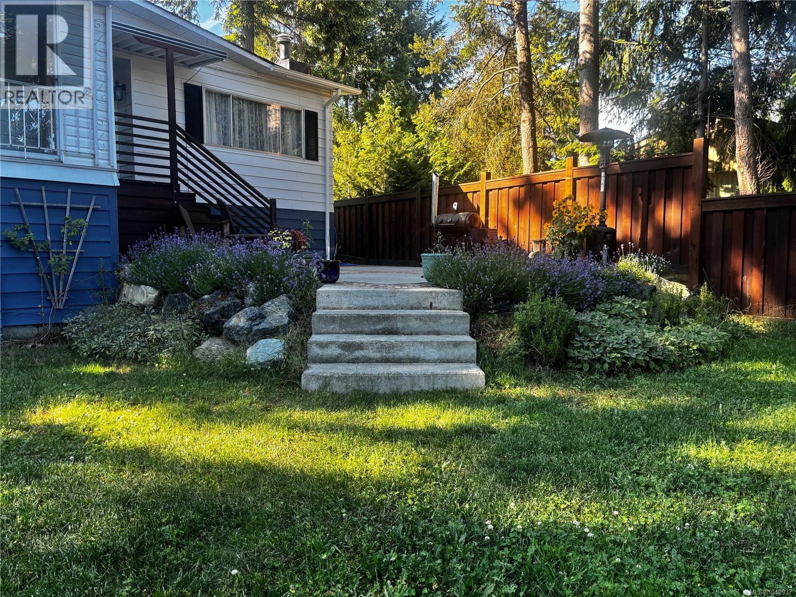 2424 ARMSTRONG Cres - 12