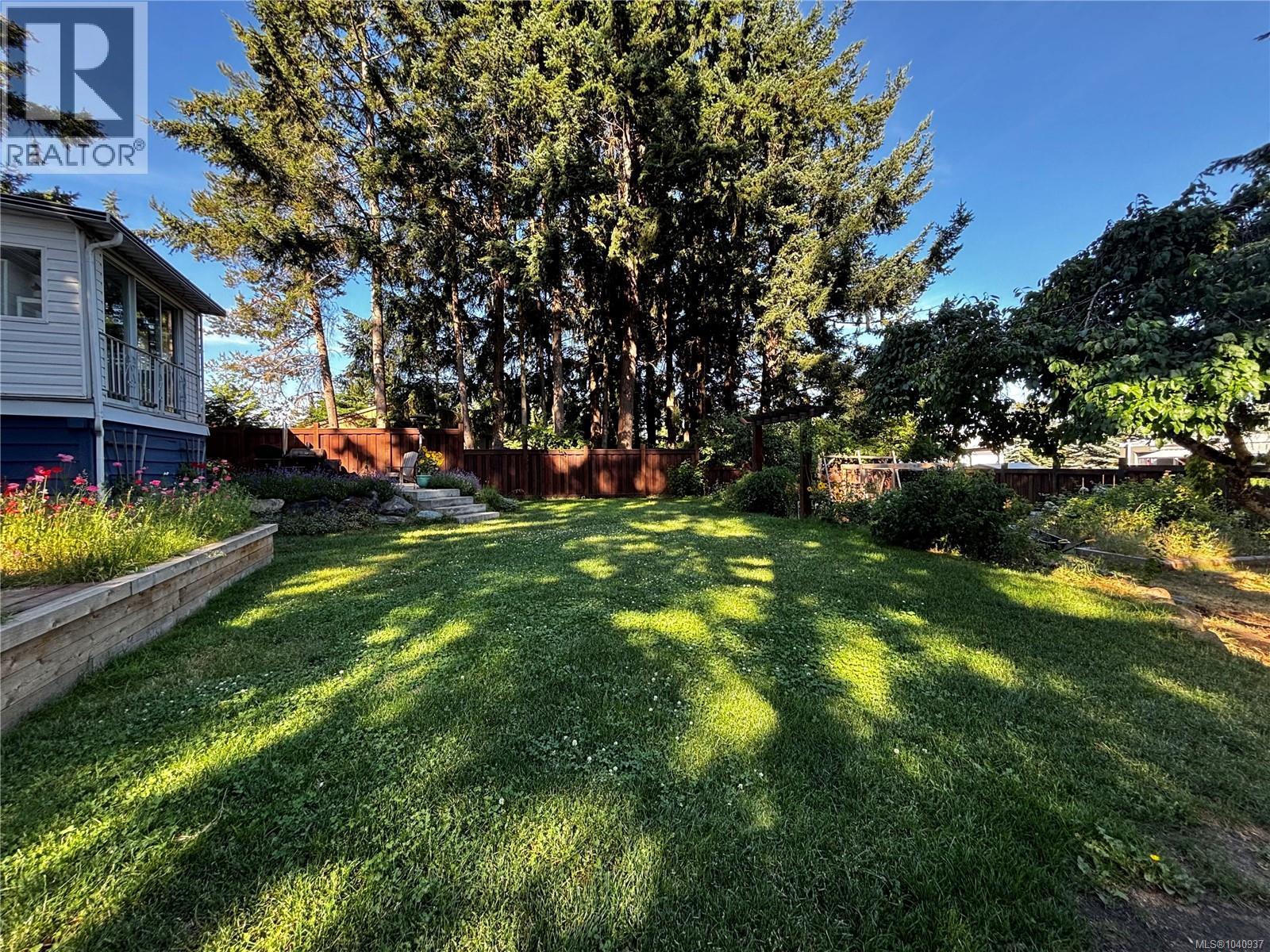 2424 ARMSTRONG Cres - 11
