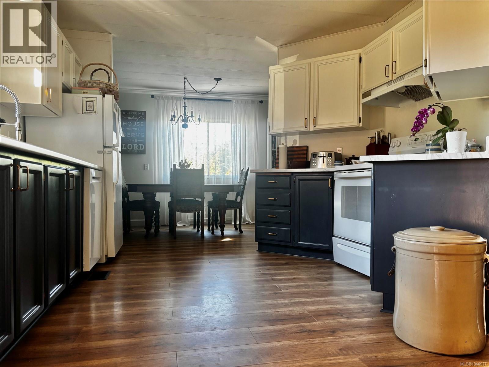 2424 ARMSTRONG Cres - 14