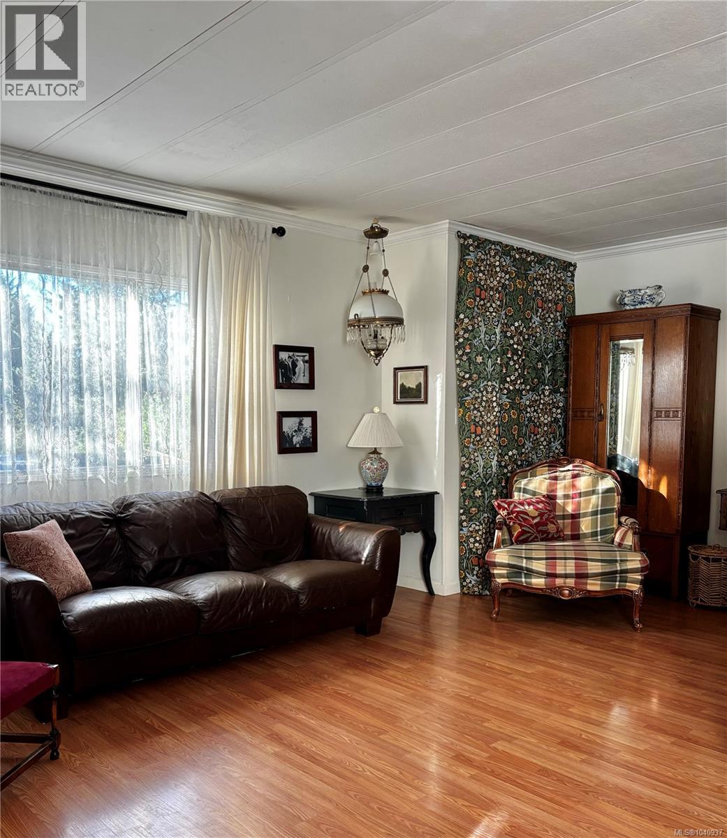 2424 ARMSTRONG Cres - 20