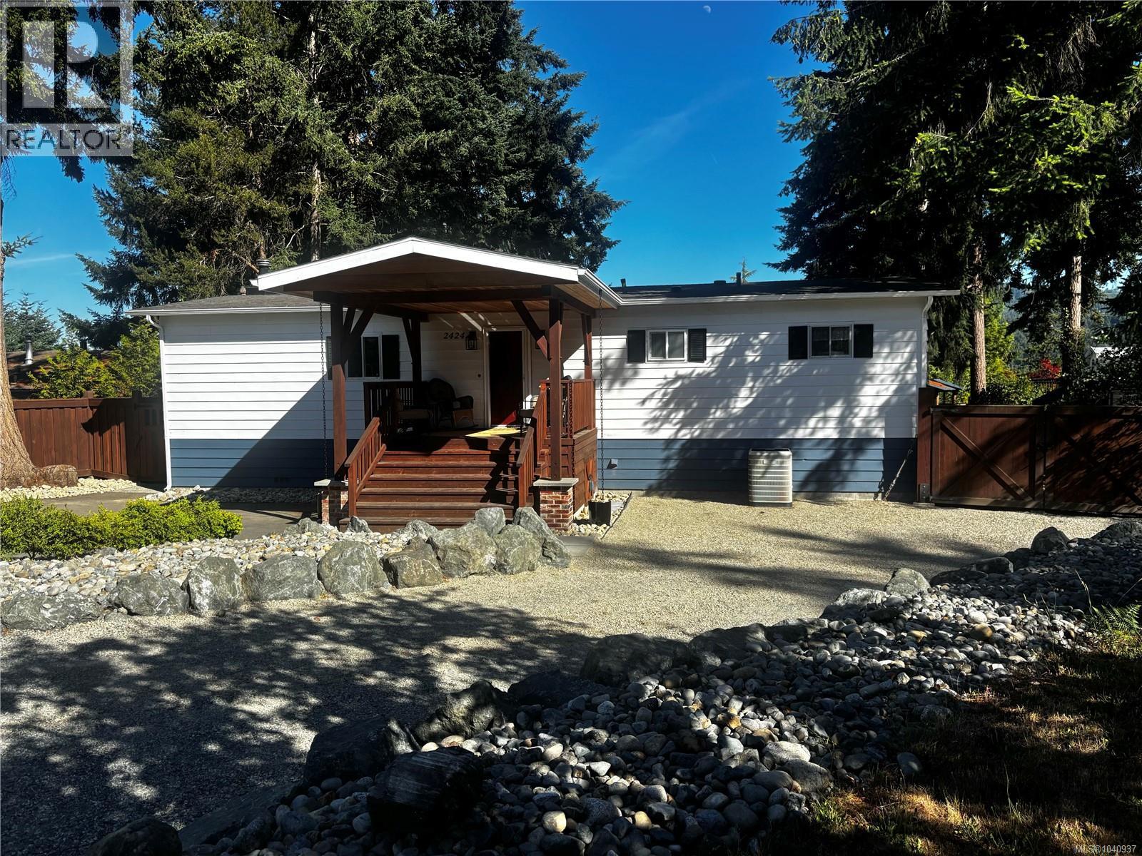 2424 ARMSTRONG Cres - 19