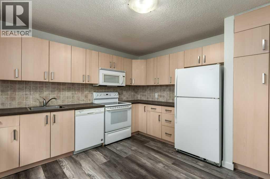 445 40 Street NE — photo 11