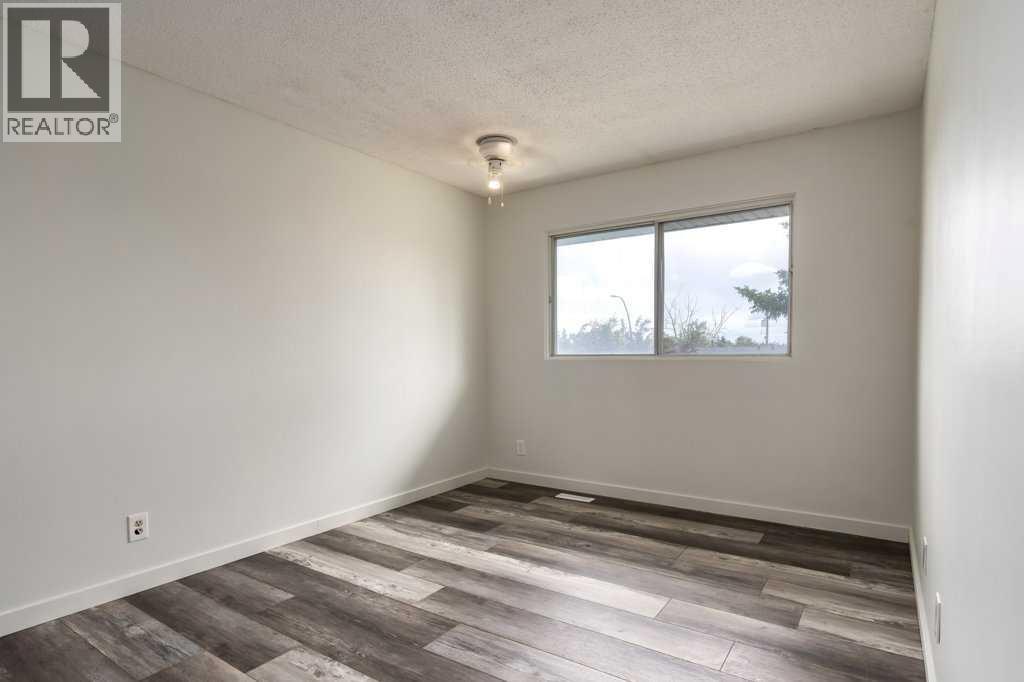 445 40 Street NE — photo 16