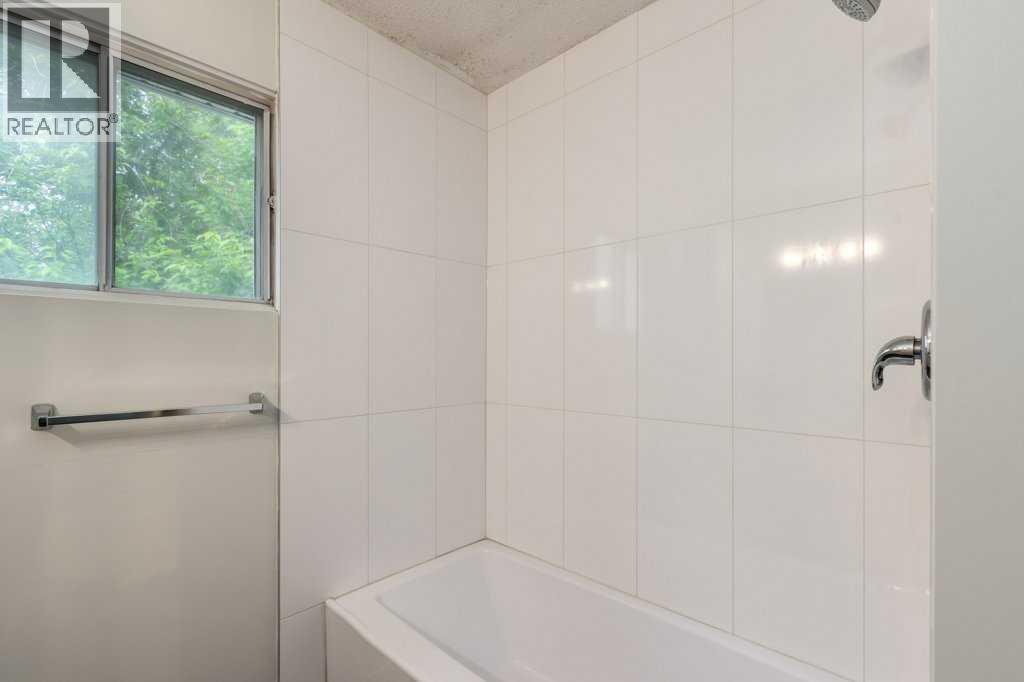 445 40 Street NE — photo 22