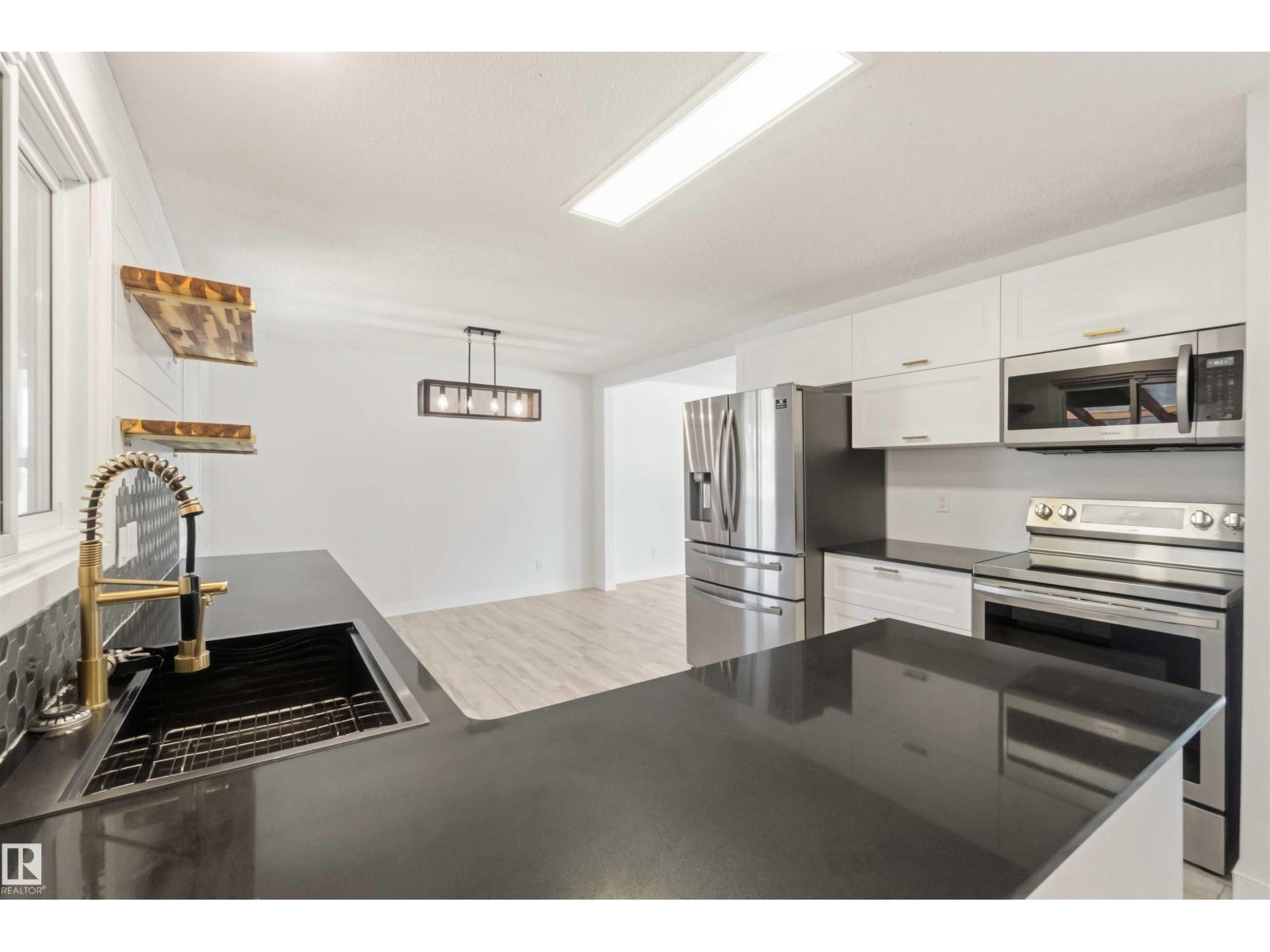 4227 40 AV — photo 19