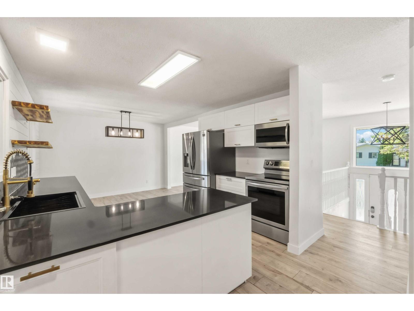4227 40 AV — photo 20