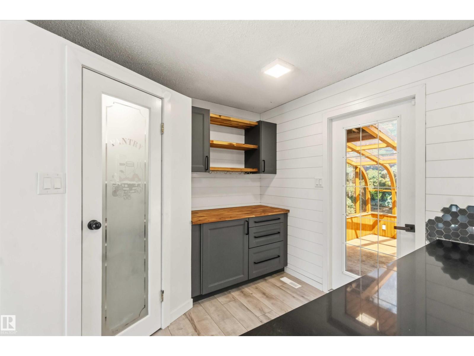 4227 40 AV — photo 23