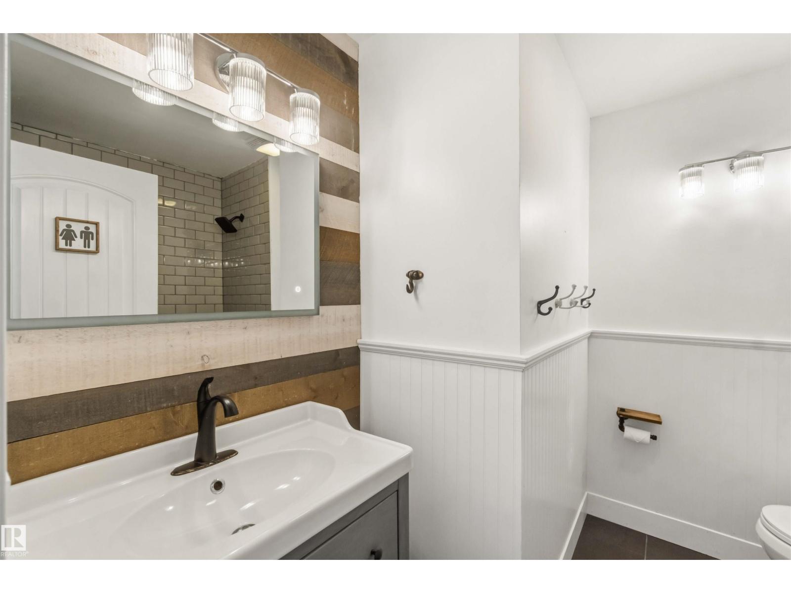4227 40 AV — photo 31