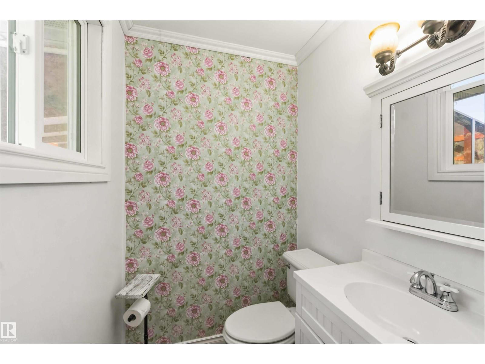 4227 40 AV — photo 38