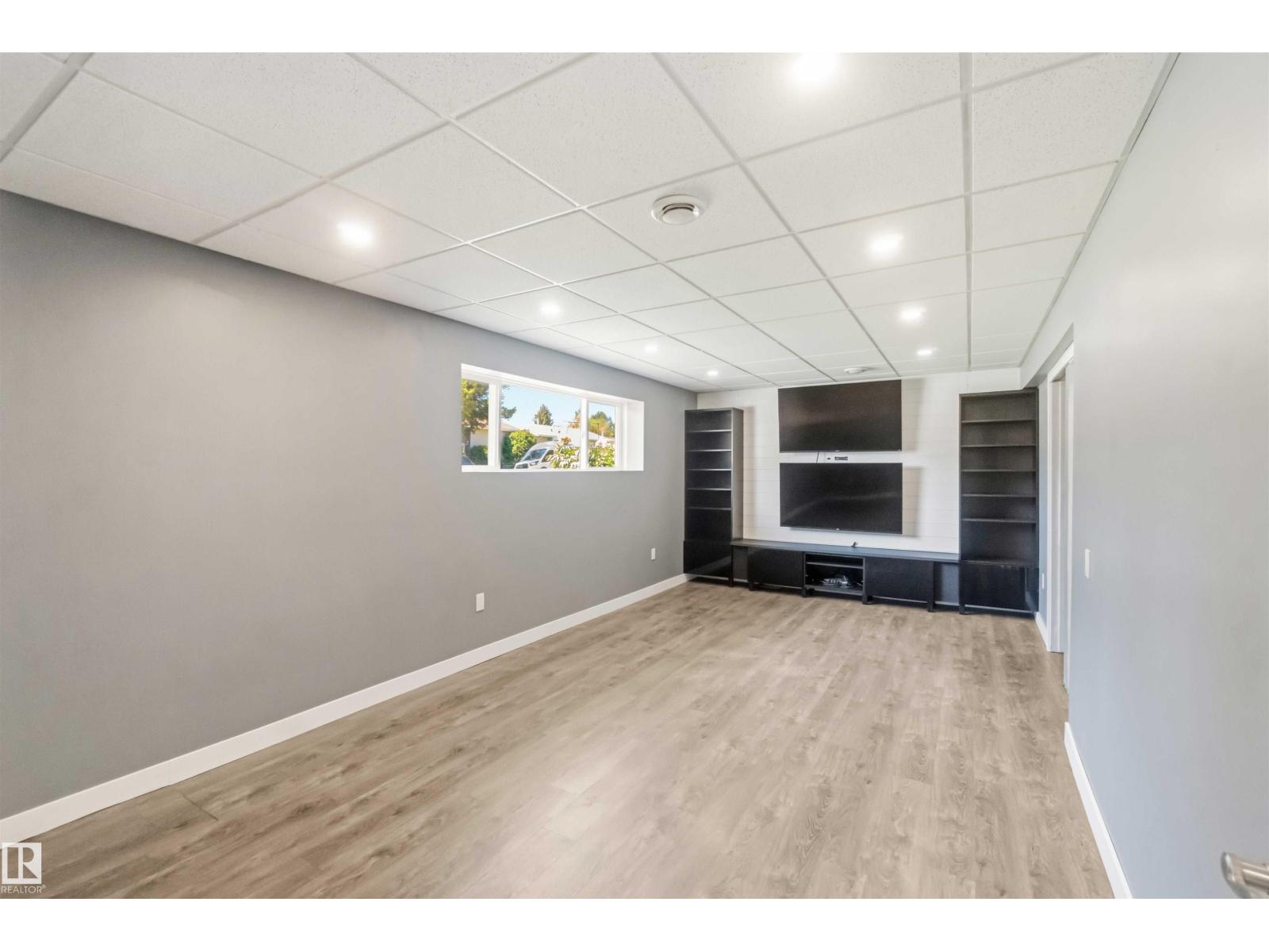 4227 40 AV — photo 41