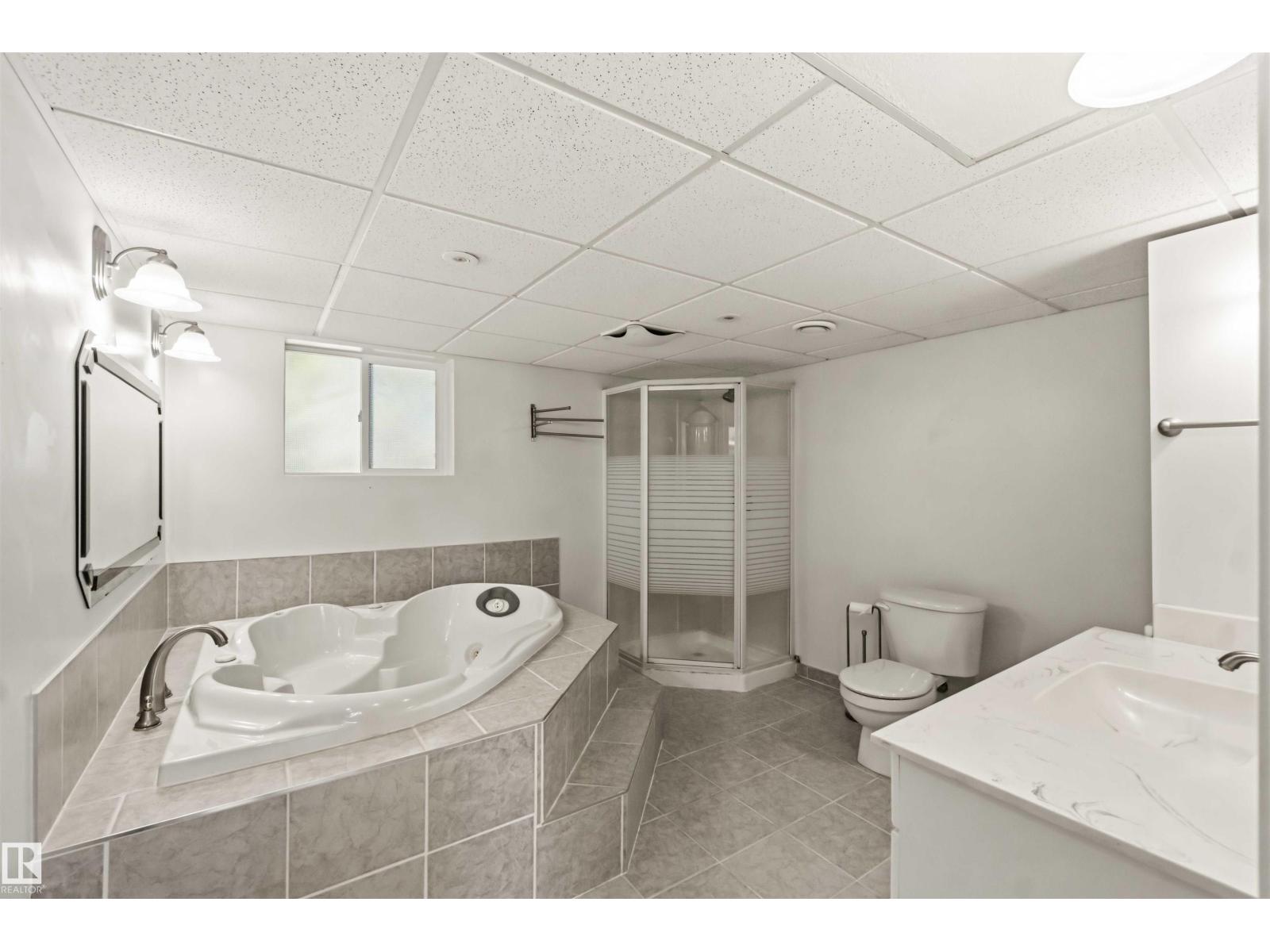4227 40 AV — photo 45