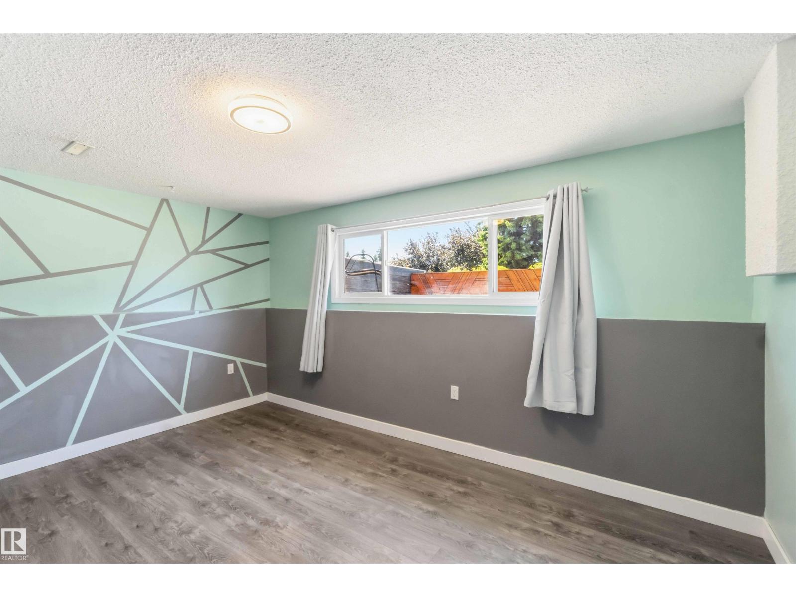 4227 40 AV — photo 50