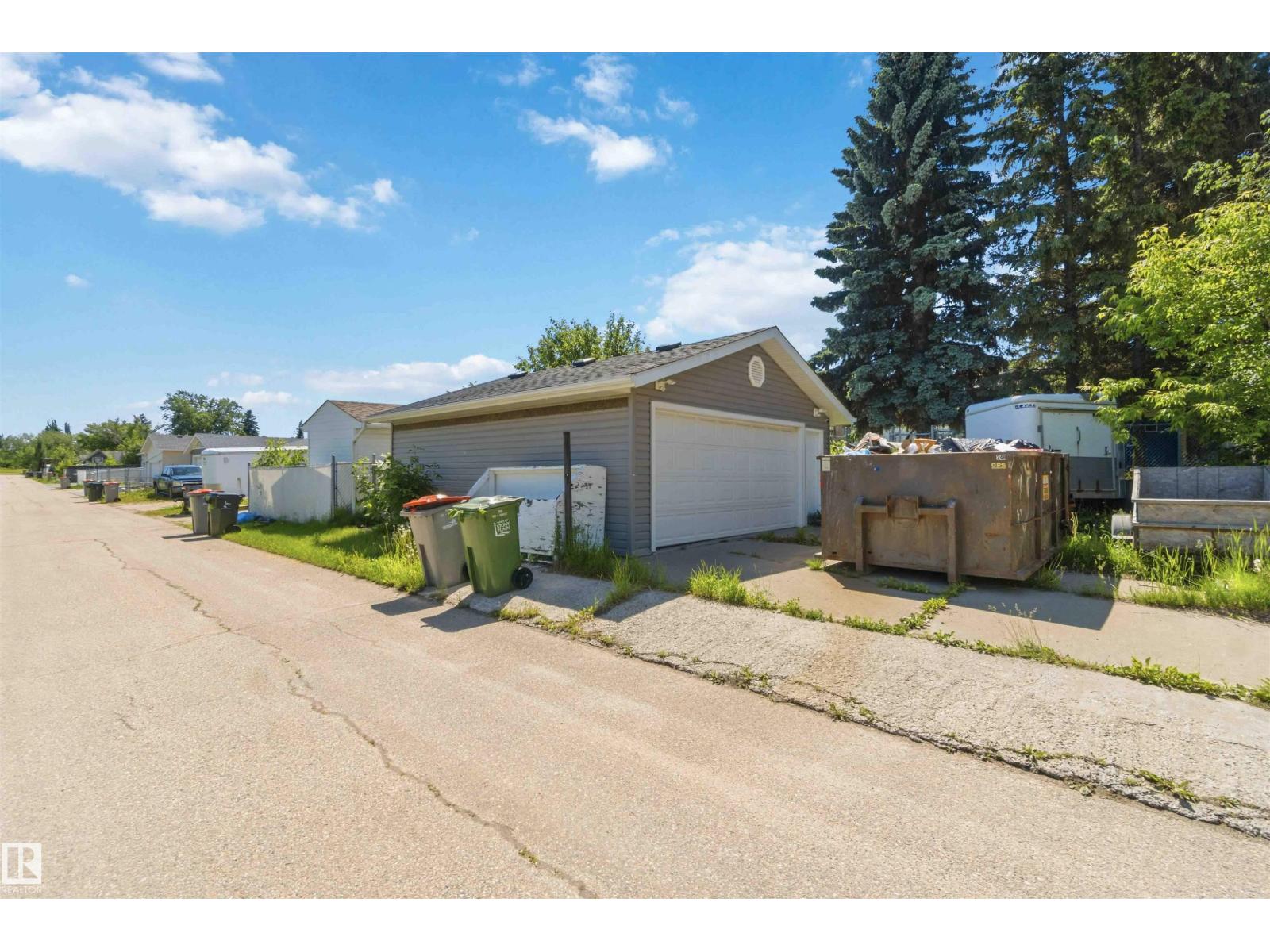4227 40 AV — photo 59