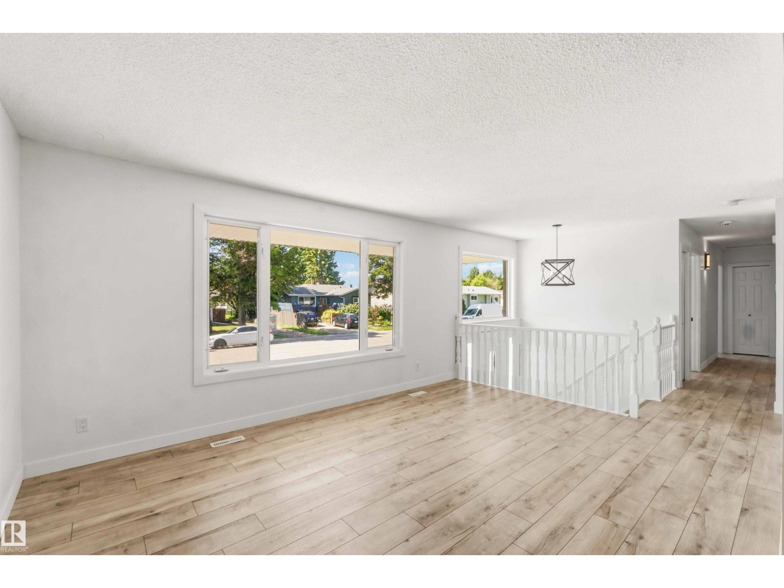 4227 40 AV — photo 9