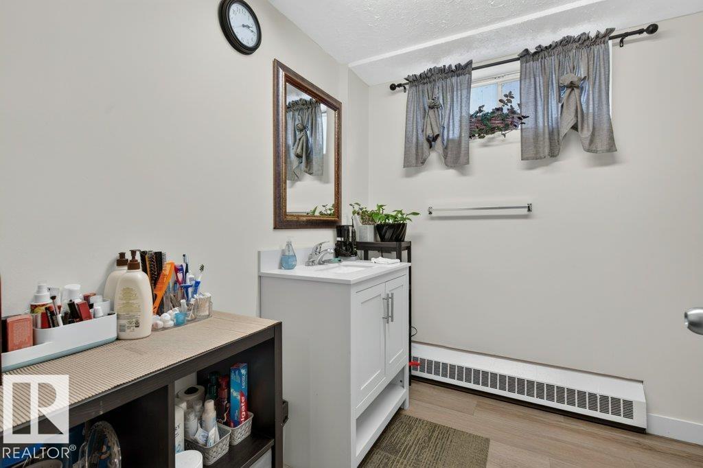 6916 92A AV NW - 18