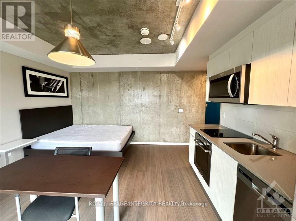 1 Bath House for Rent in Ottawa – 2318 – 105 CHAMPAGNE AVENUE, Ottawa – MLS# X13491984 - Image 7