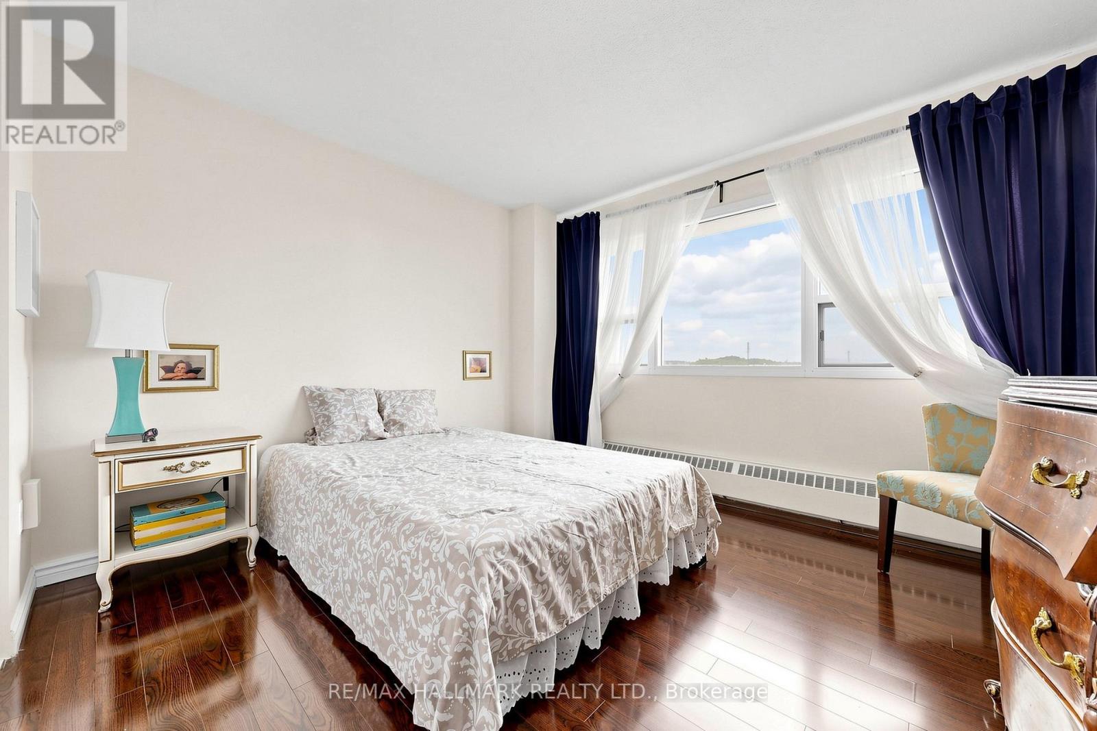 #701 100 LEEWARD GLENWAY - 17