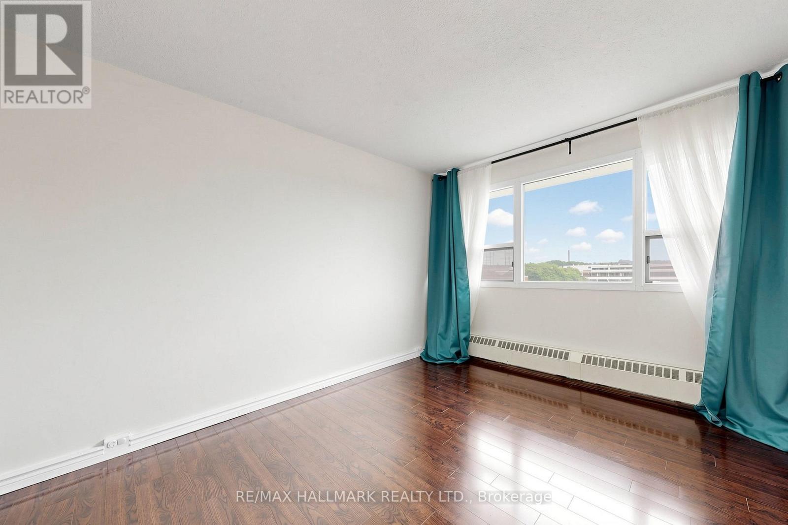 #701 100 LEEWARD GLENWAY - 19