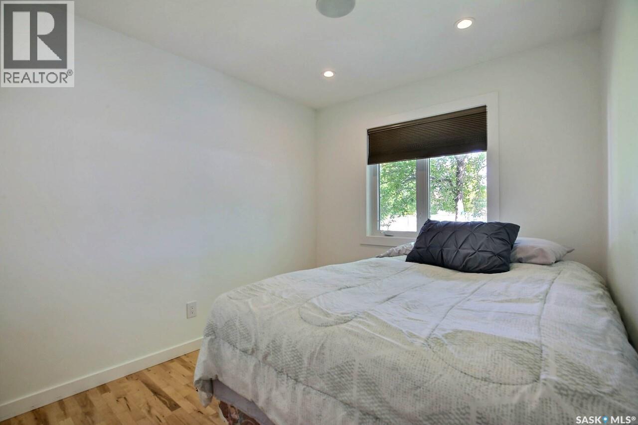 1558 DEWDNEY BAY E — photo 16