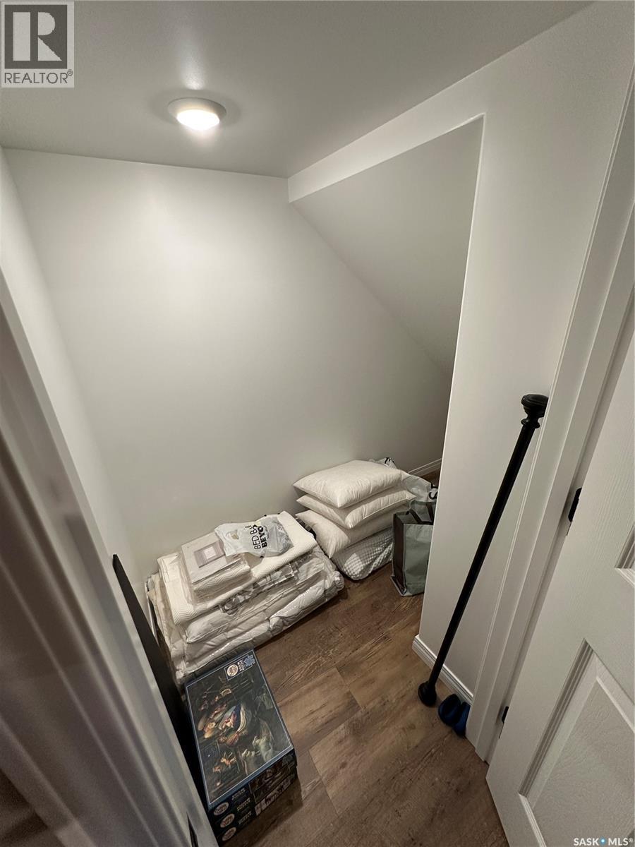 #550 10th AVENUE - 33