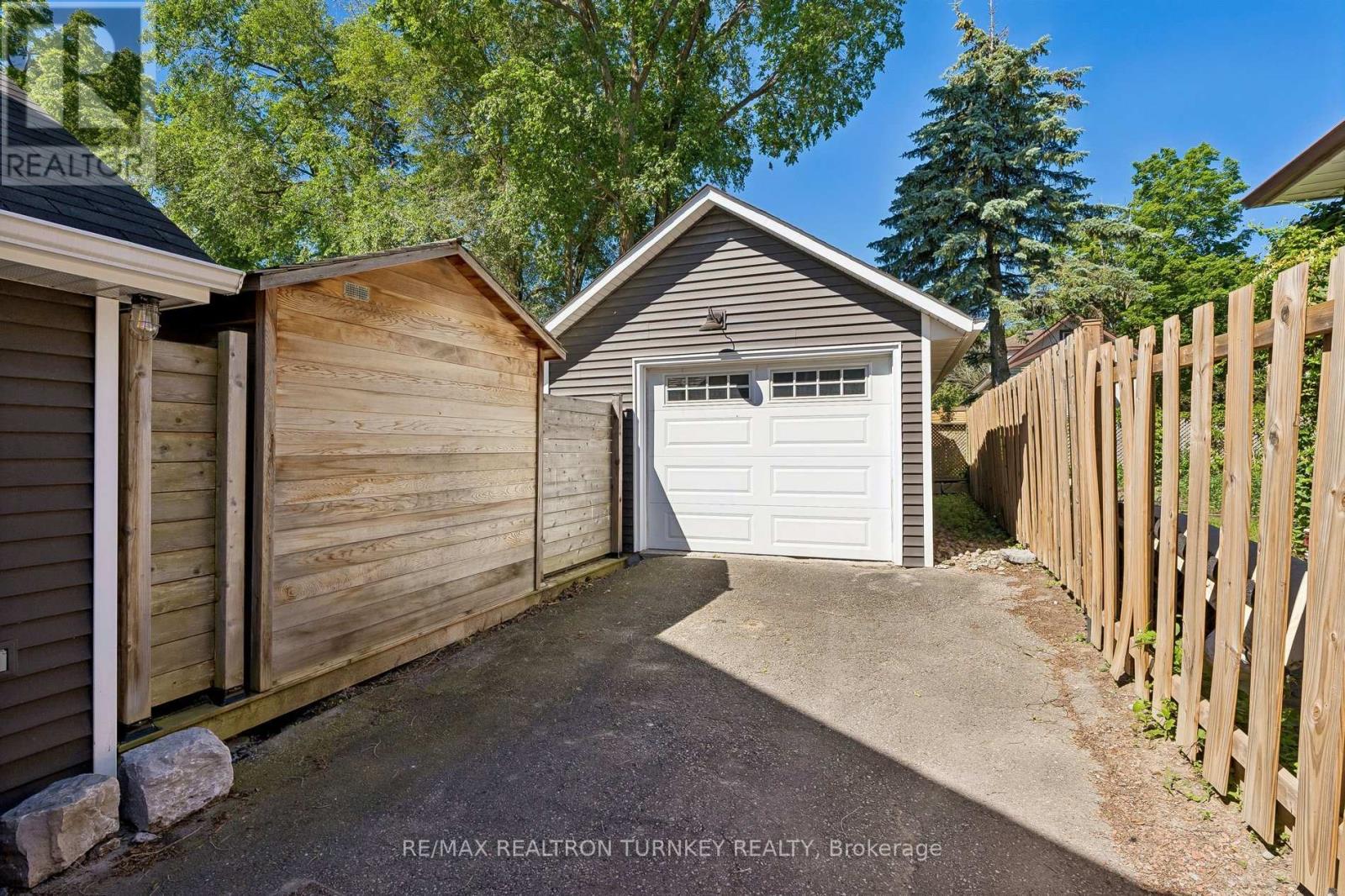 72 VINCENT STREET - 37